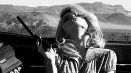1502943408_2038-devushka-s-pistoletom.gif